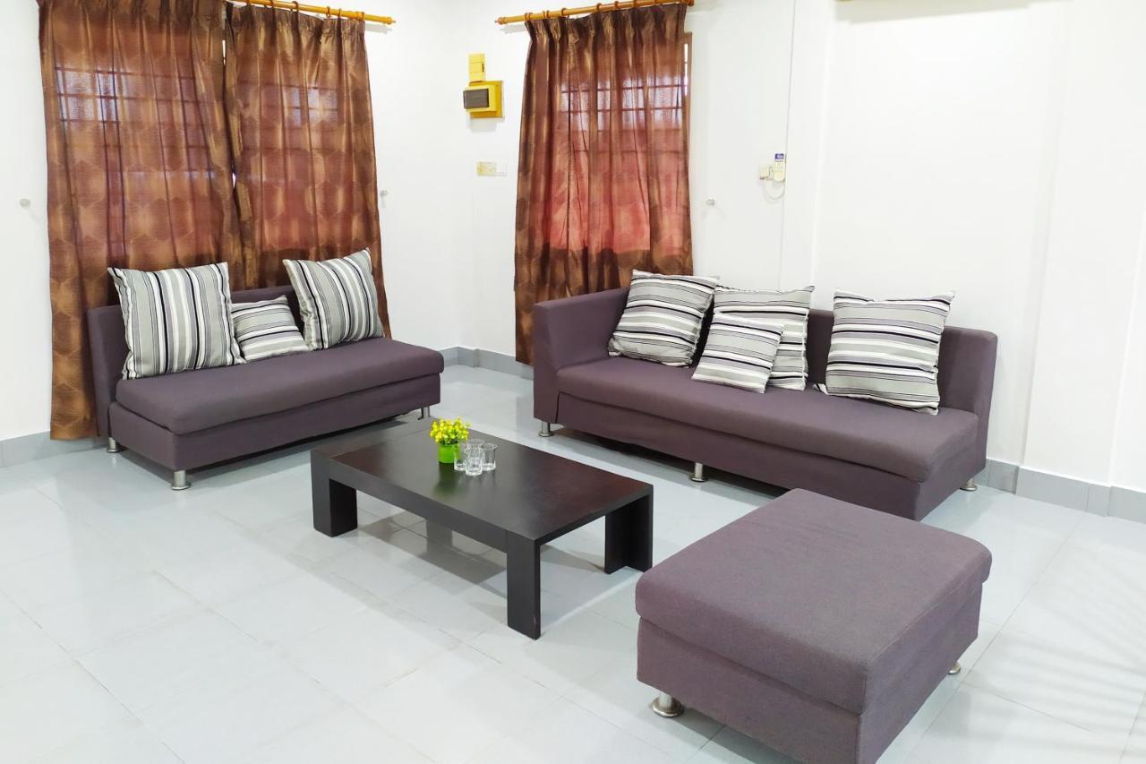 Victoria Homestay Sibu - Next To Shopping Complex & Large Car Park Area With Autogate Esterno foto