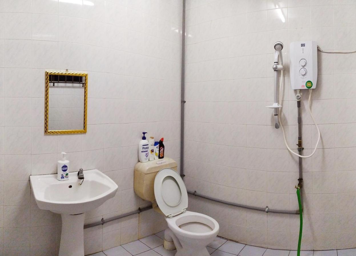 Victoria Homestay Sibu - Next To Shopping Complex & Large Car Park Area With Autogate Esterno foto